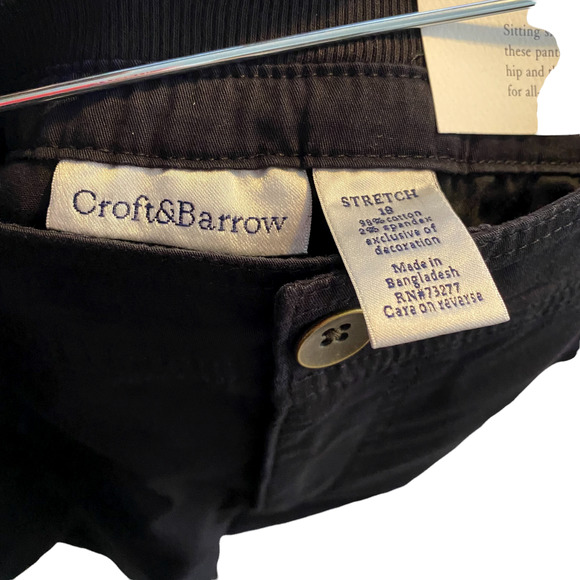 Croft & Barrow Natural fit black Capri shorts with print - Picture 4 of 6